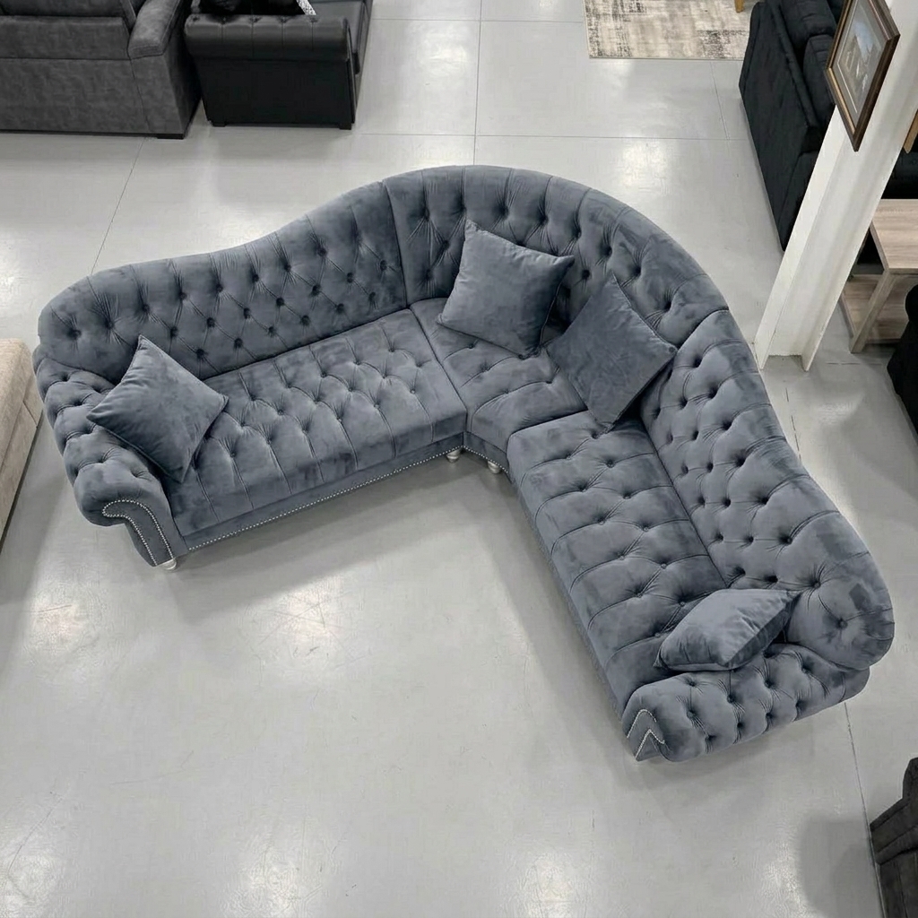 Photographer_above_sofa_202604100100